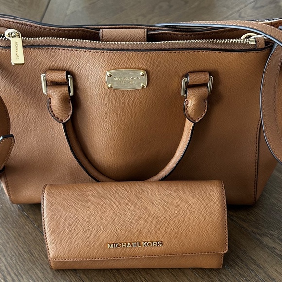 Michael Kors Purse & Wallet - Picture 4 of 5